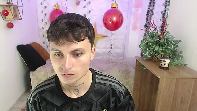 Noah Vera online show from December 2025 03:24:02 AM