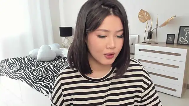 Brunette Charm online show from March 2026 11:16:01 AM