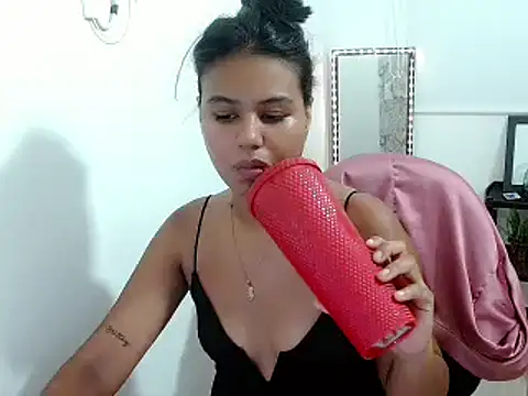 Snapshot of Shawnycarson chatting on May 2026 06:05:01 PM Shawnycarson online show from May 2026 06:05:01 PM
