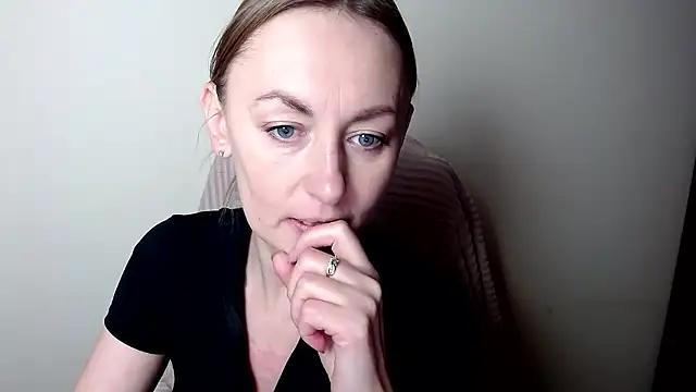 LiaSeass  online show from January 2026 01:04:01 PM