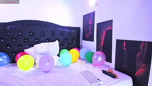 Snapshot of SweetVenomX chatting on December 2025 05:49:01 AM SweetVenomX online show from December 2025 05:49:01 AM