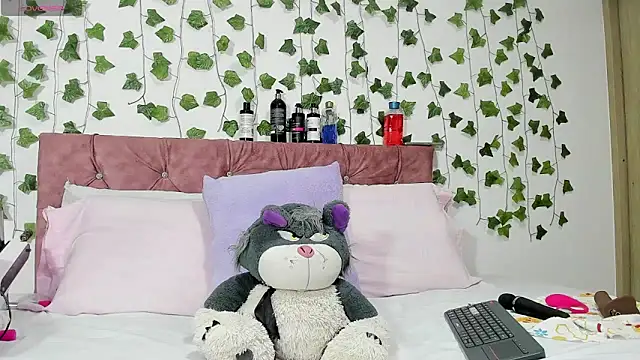 Snapshot of Ayla-marttinez chatting on July 2026 12:35:01 AM Ayla-marttinez online show from July 2026 12:35:01 AM