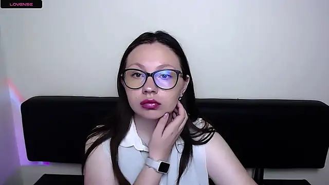 Snapshot of LiliaErmi chatting on June 2026 06:25:01 AM LiliaErmi online show from June 2026 06:25:01 AM