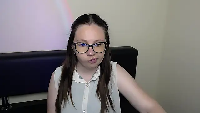Snapshot of LiliaErmi chatting on June 2026 06:23:02 AM LiliaErmi online show from June 2026 06:23:02 AM