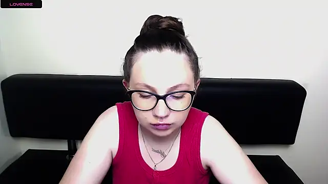 Snapshot of LiliaErmi chatting on June 2026 05:56:01 AM LiliaErmi online show from June 2026 05:56:01 AM