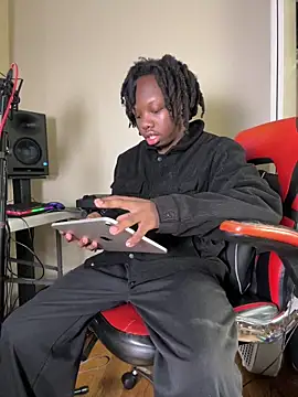 Snapshot of YourLittleBoyfriend chatting on February 2026 08:43:01 PM YourLittleBoyfriend online show from February 2026 08:43:01 PM