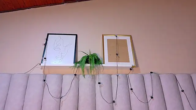 Miia Anderson online show from April 2026 12:28:02 PM