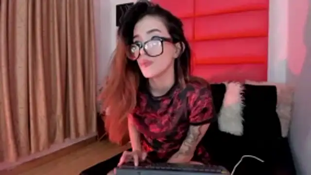 Snapshot of Oliviamonroex18 chatting on February 2026 09:04:01 PM Oliviamonroex18 online show from February 2026 09:04:01 PM