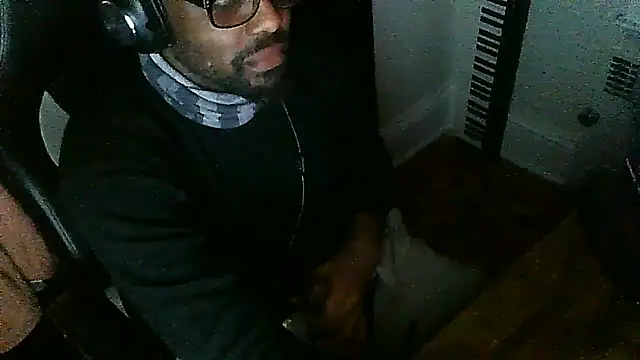 MrUnintentional online show from December 2025 03:18:02 PM