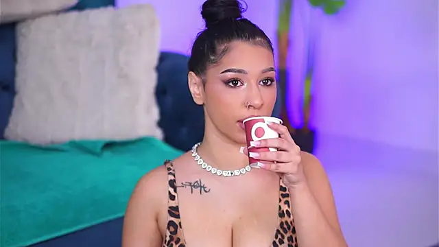 Snapshot of IvyPlush chatting on January 2026 09:47:02 AM IvyPlush online show from January 2026 09:47:02 AM