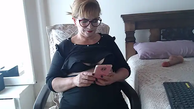 evelynsmithco online show from May 2026 06:59:01 PM