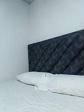 Snapshot of MMia_18 chatting on February 2026 09:30:01 AM MMia 18 online show from February 2026 09:30:01 AM