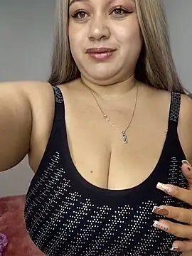 Snapshot of MMia_18 chatting on March 2026 10:33:01 AM MMia 18 online show from March 2026 10:33:01 AM