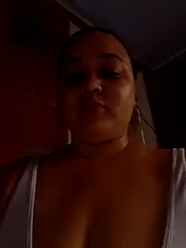 Snapshot of MMia_18 chatting on March 2026 10:42:01 PM MMia 18 online show from March 2026 10:42:01 PM