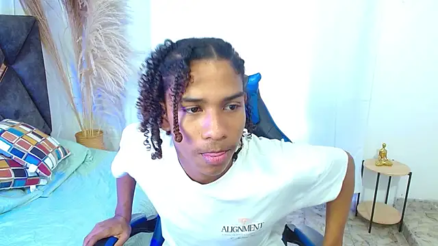 angelll18  online show from December 2025 08:48:01 PM