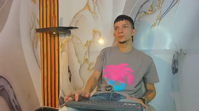 Straight Guy22 online show from December 2025 04:08:02 AM