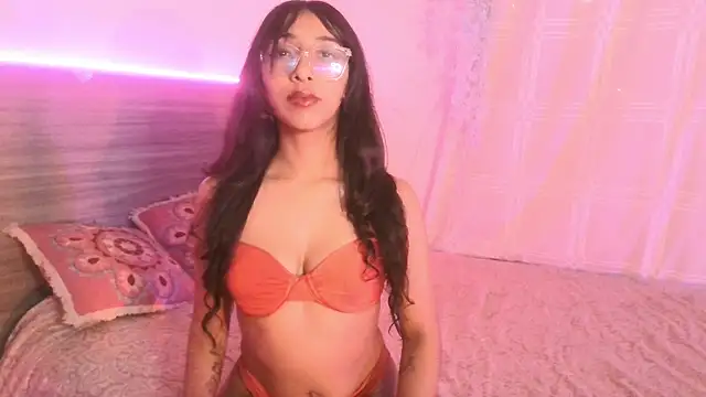 lunamilkarias online show from July 2026 01:49:01 PM