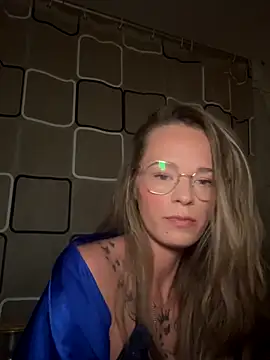 Snapshot of vinique99 chatting on January 2026 04:15:01 AM vinique99 online show from January 2026 04:15:01 AM