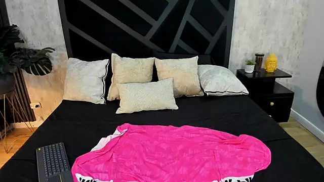 Alanis Garnier  online show from July 2026 12:58:01 PM