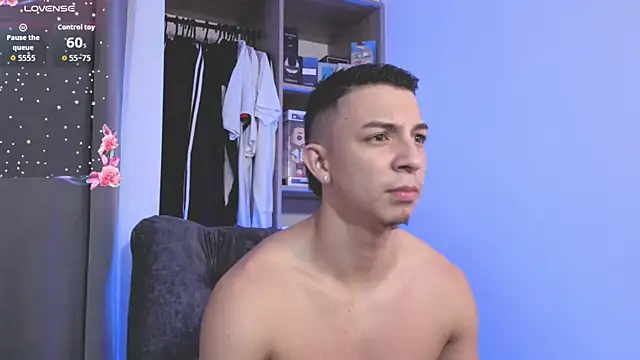 Snapshot of Samuel_up01 chatting on April 2026 01:43:02 AM Samuel up01 online show from April 2026 01:43:02 AM