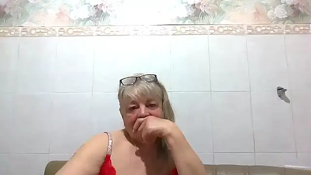 LinaLight88 online show from April 2026 07:58:01 PM