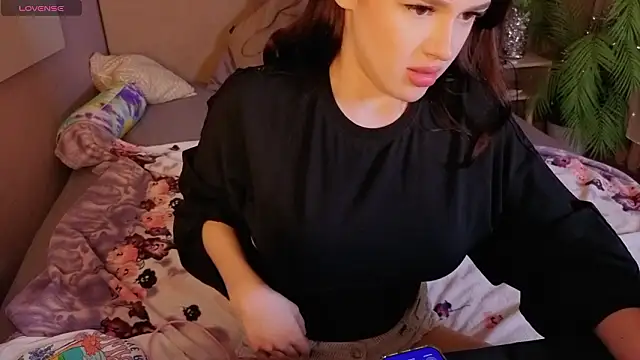 Holly  Bush online show from March 2026 03:25:01 PM