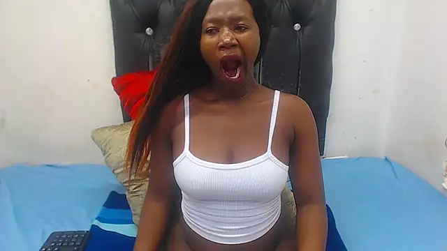 Snapshot of PetiteDiamondxxX chatting on April 2026 04:44:02 PM PetiteDiamondxxX online show from April 2026 04:44:02 PM