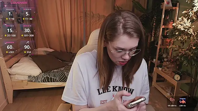 Snapshot of Alison_Doody chatting on April 2026 07:42:02 AM Alison Doody online show from April 2026 07:42:02 AM