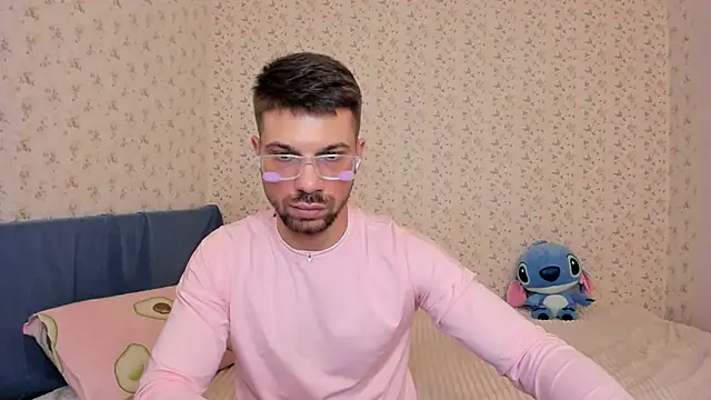 Tony Wolf online show from December 2025 07:32:01 PM