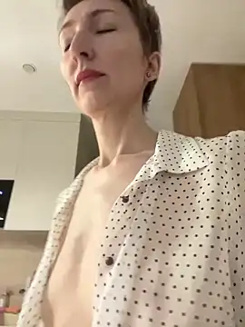 Snapshot of Sensual_Flower chatting on February 2026 07:29:02 AM Sensual Flower online show from February 2026 07:29:02 AM