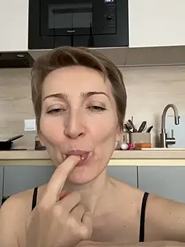 Snapshot of Sensual_Flower chatting on February 2026 07:26:01 AM Sensual Flower online show from February 2026 07:26:01 AM