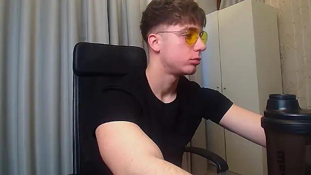 Snapshot of KellenWest chatting on February 2026 05:26:02 AM KellenWest online show from February 2026 05:26:02 AM