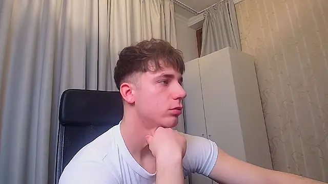 Snapshot of KellenWest chatting on February 2026 05:19:02 AM KellenWest online show from February 2026 05:19:02 AM