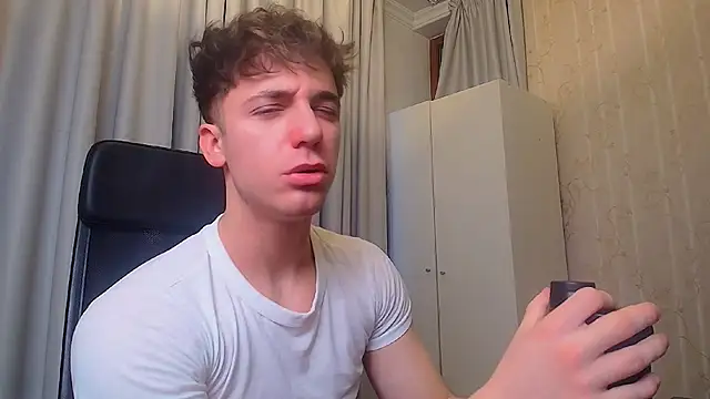 Snapshot of KellenWest chatting on February 2026 05:19:02 AM KellenWest online show from February 2026 05:19:02 AM