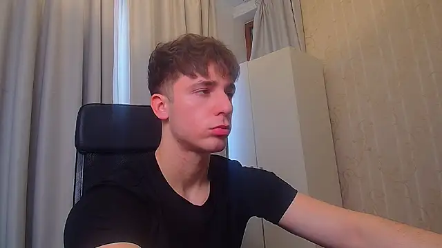 Snapshot of KellenWest chatting on February 2026 11:32:01 AM KellenWest online show from February 2026 11:32:01 AM