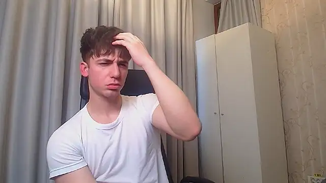 Snapshot of KellenWest chatting on March 2026 05:30:01 AM KellenWest online show from March 2026 05:30:01 AM