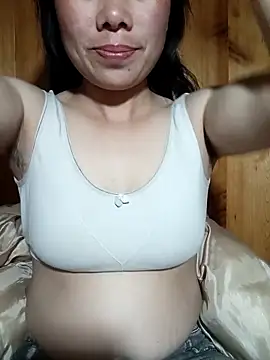 Snapshot of Chloe-ee chatting on February 2026 09:57:02 AM Chloe-ee online show from February 2026 09:57:02 AM