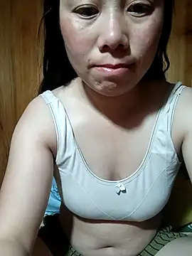 Snapshot of Chloe-ee chatting on February 2026 10:18:01 PM Chloe-ee online show from February 2026 10:18:01 PM