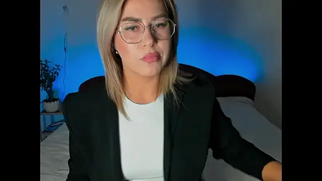 Snapshot of Roxi_Joy chatting on January 2026 06:00:02 PM Roxi Joy online show from January 2026 06:00:02 PM