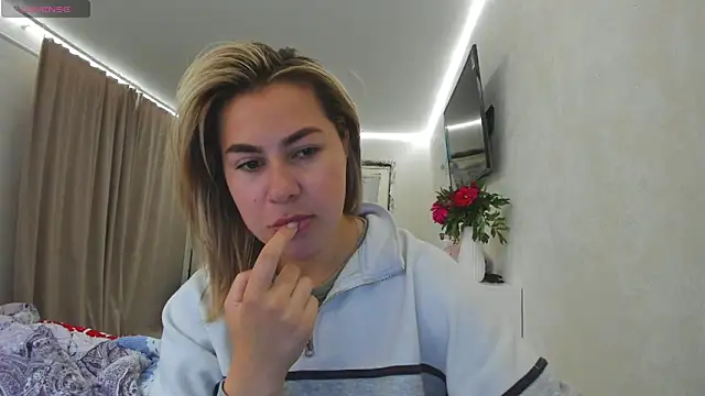 Roxi Joy online show from May 2026 08:11:02 AM