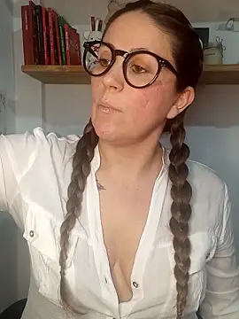 Snapshot of SofiEsteves chatting on June 2026 05:28:01 PM SofiEsteves online show from June 2026 05:28:01 PM