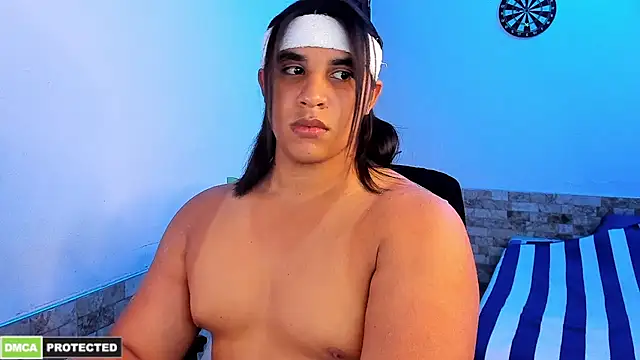 Snapshot of latinboyfit chatting on June 2026 03:05:01 AM latinboyfit online show from June 2026 03:05:01 AM