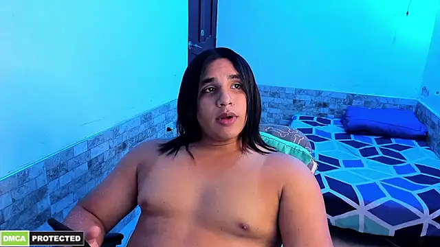 Snapshot of latinboyfit chatting on June 2026 12:04:02 AM latinboyfit online show from June 2026 12:04:02 AM