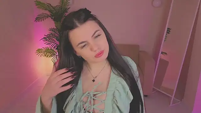 Mia Evelyn online show from December 2025 08:44:01 AM