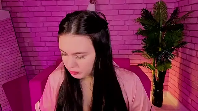 Mia Evelyn online show from December 2025 08:45:02 AM