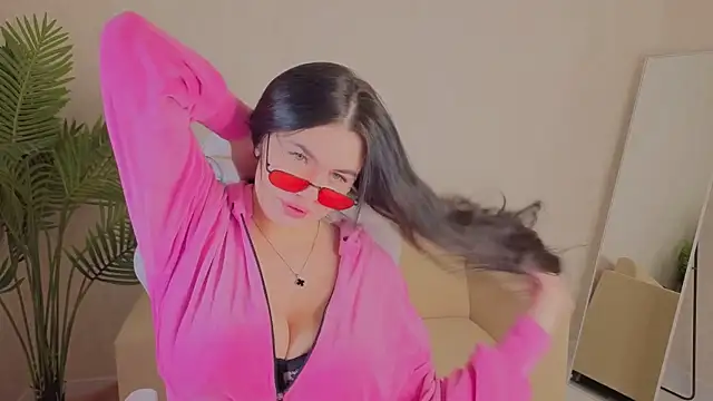 Mia Evelyn online show from January 2026 12:48:02 AM