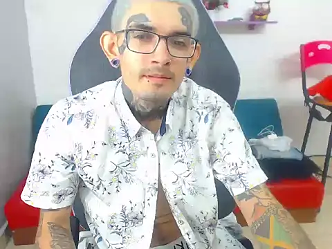 Boy tatto77 online show from December 2025 06:36:01 PM