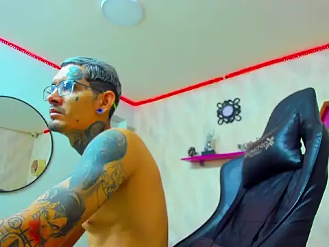 Boy tatto77 online show from February 2026 02:16:02 PM