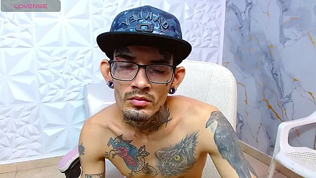 Boy tatto77 online show from April 2026 02:36:02 PM