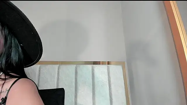 GahiaBelucci online show from April 2026 06:13:02 PM